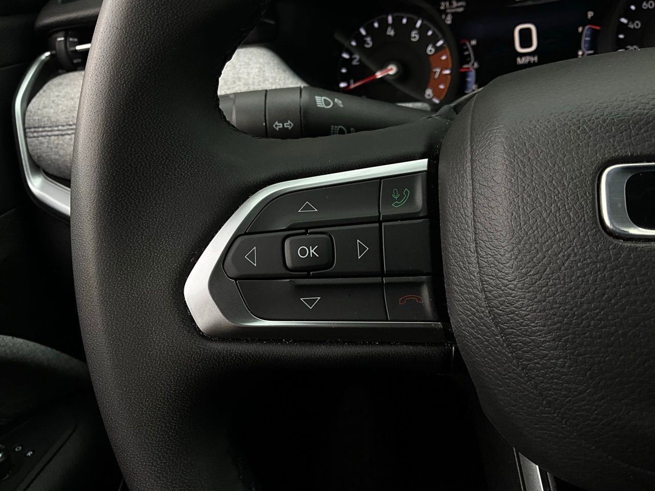 Used 2025 Jeep Compass Latitude AWD/4WD image 34