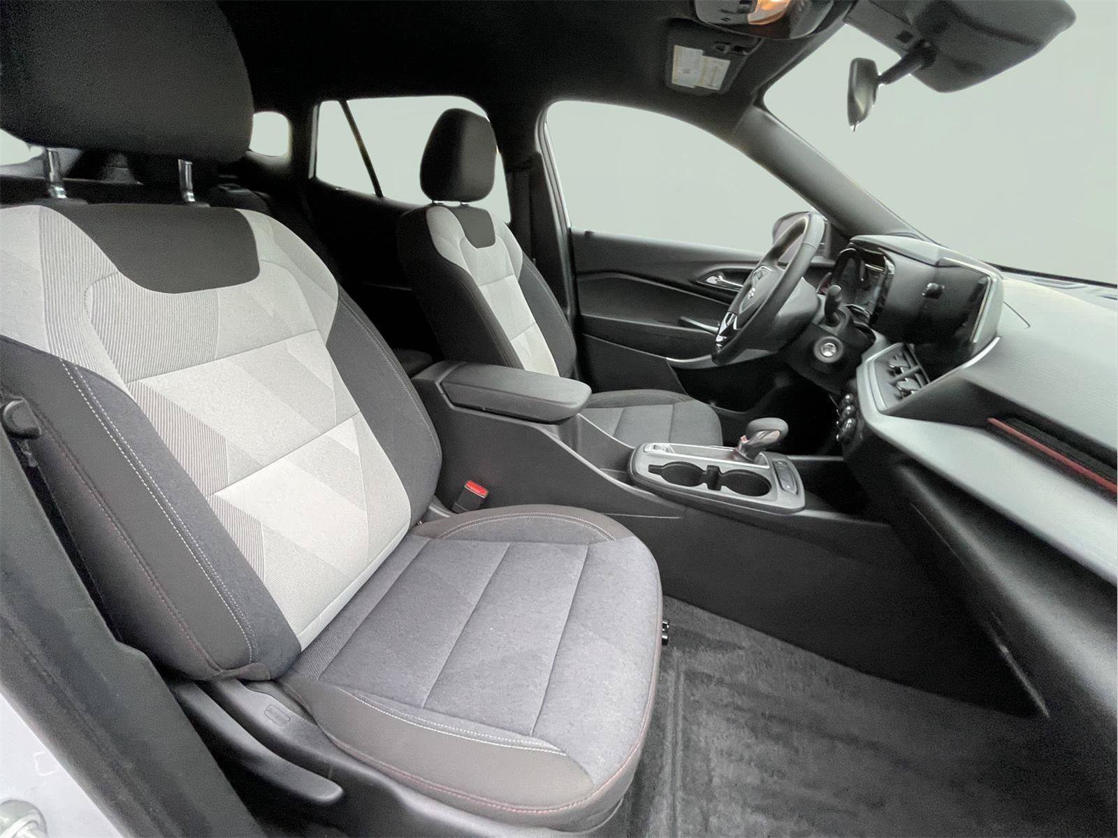 Used 2024 Chevrolet Trax RS w/ Driver Confidence Package FWD image 20