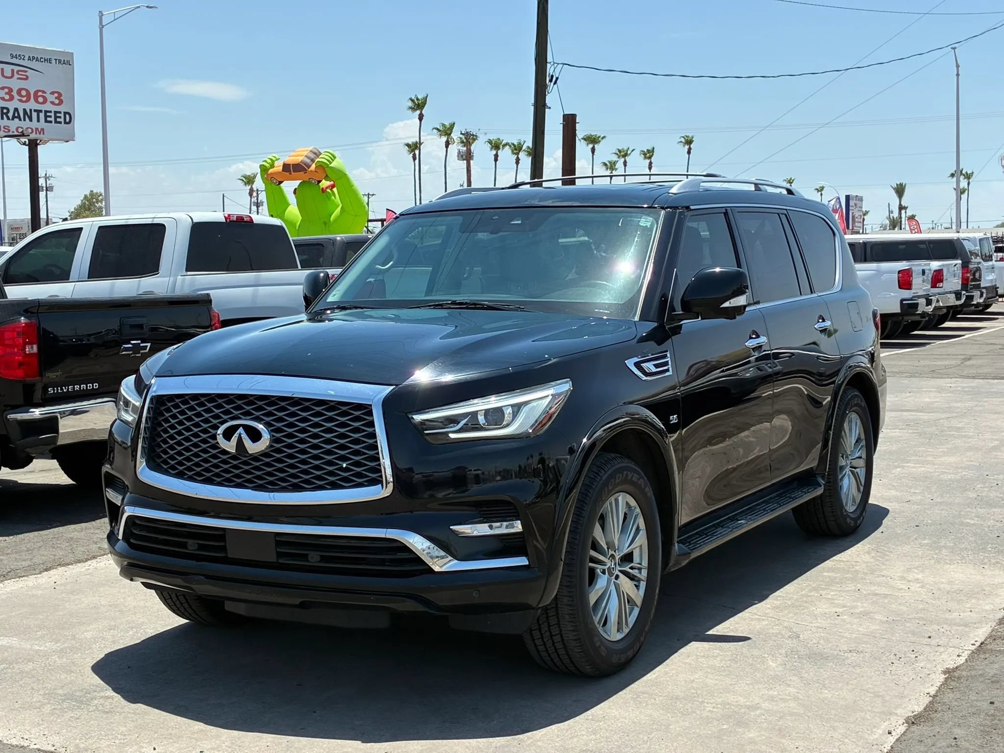 Used 2019 INFINITI QX80 Luxe w/ All-Season Package AWD/4WD image 2