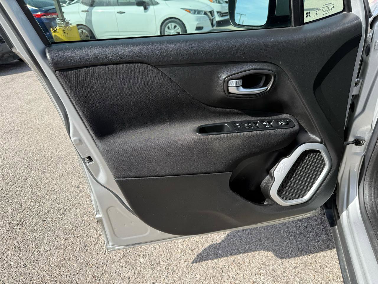 Used 2018 Jeep Renegade Latitude image 11