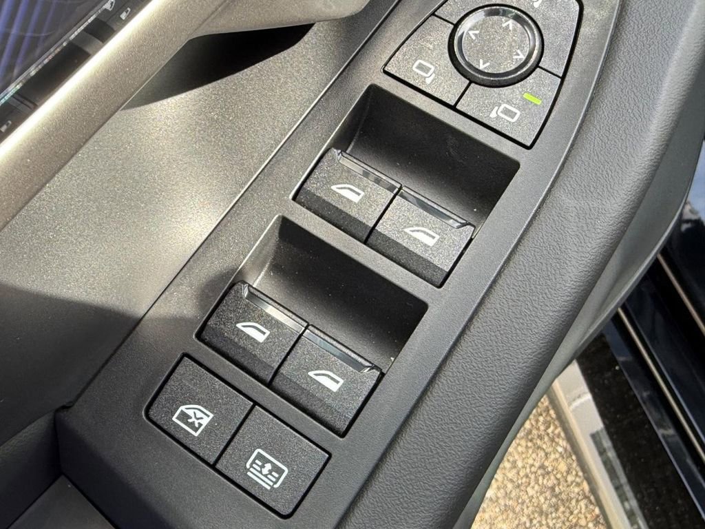 New 2025 BMW M5 w/ Executive Package AWD/4WD image 16