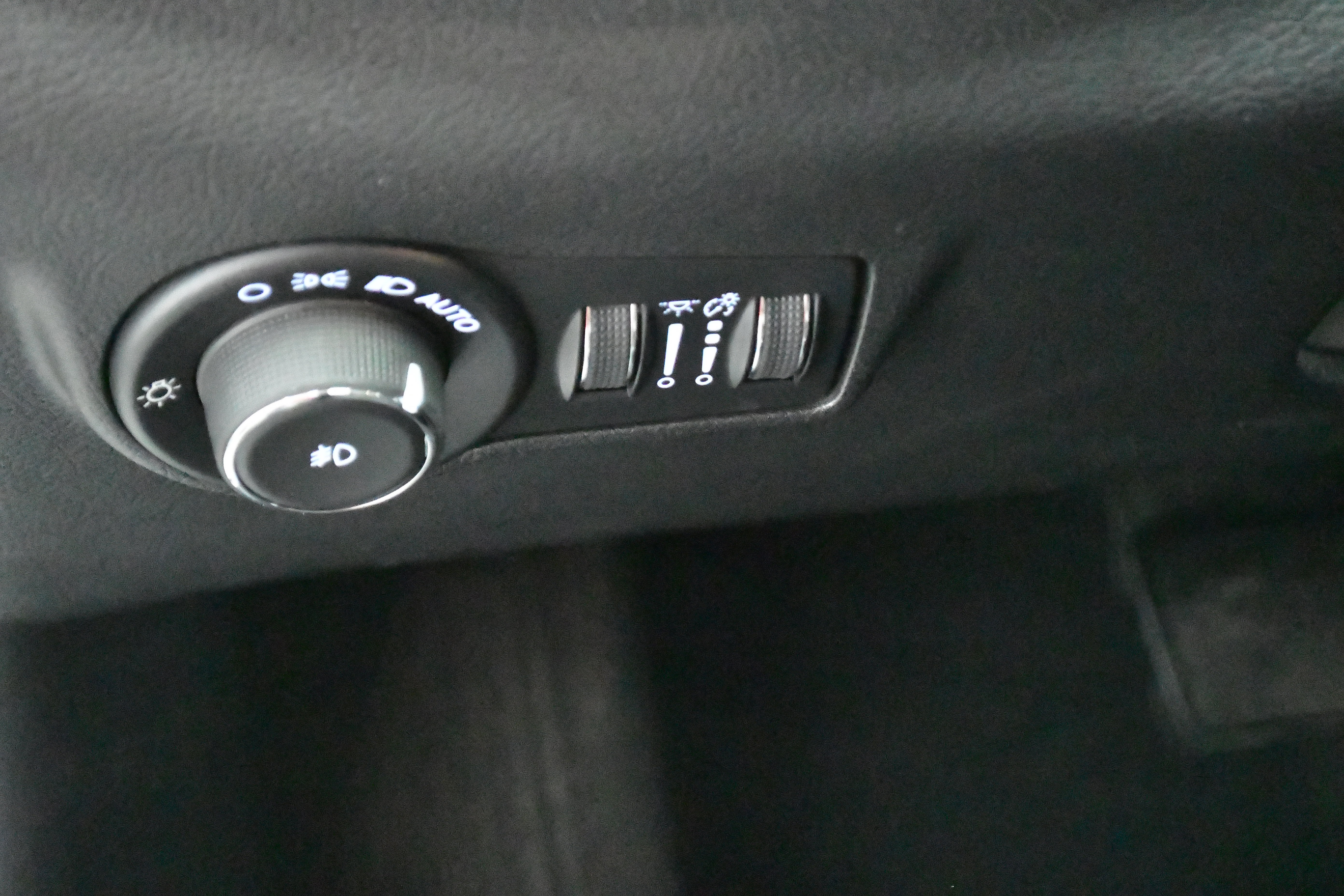 Used 2025 Jeep Compass Limited AWD/4WD image 14