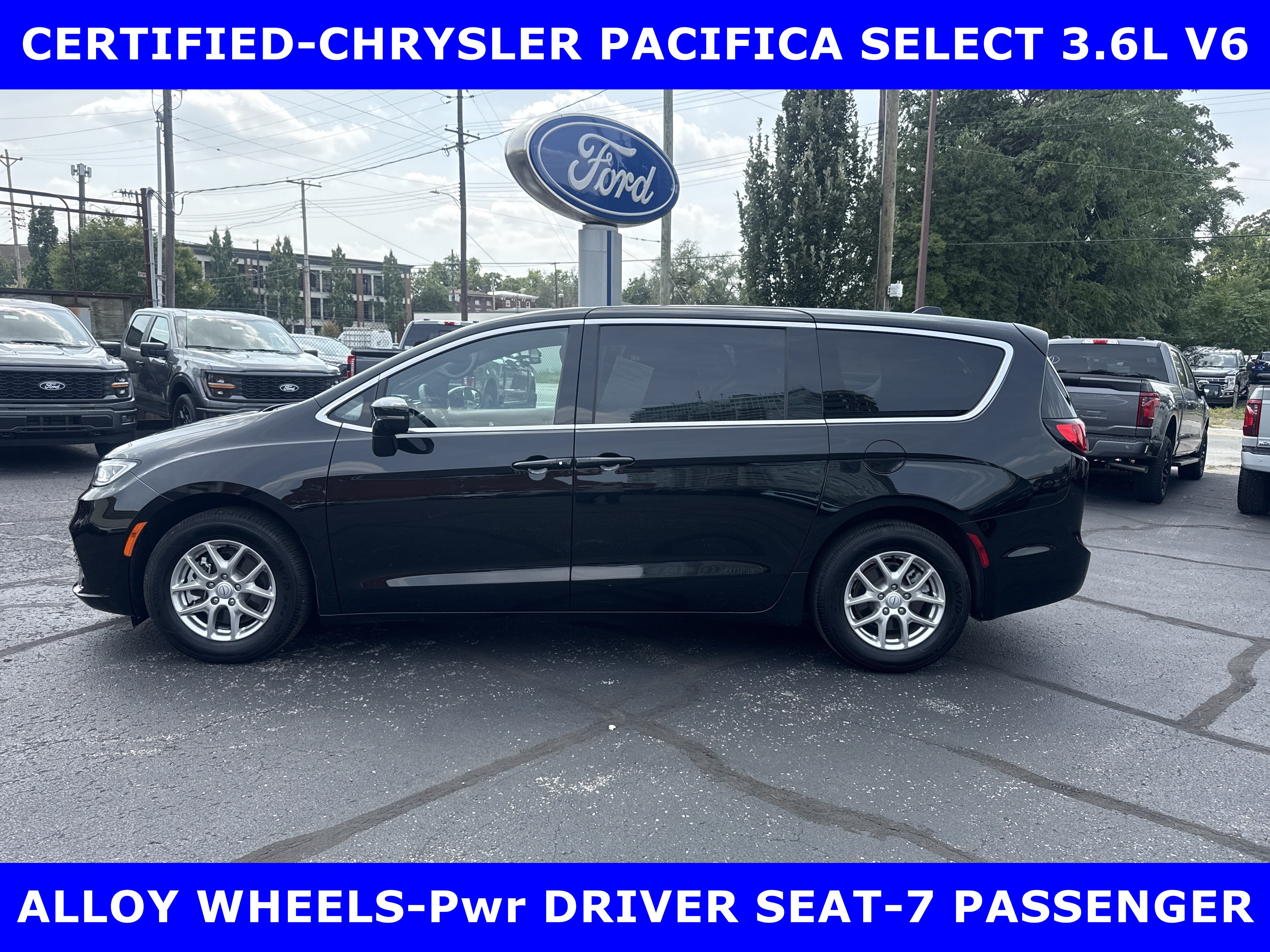 Used 2025 Chrysler Pacifica Select FWD image 1