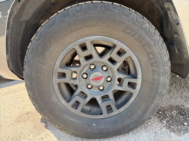 Used 2021 Toyota 4Runner SR5 Premium w/ Moonroof Package AWD/4WD image 11