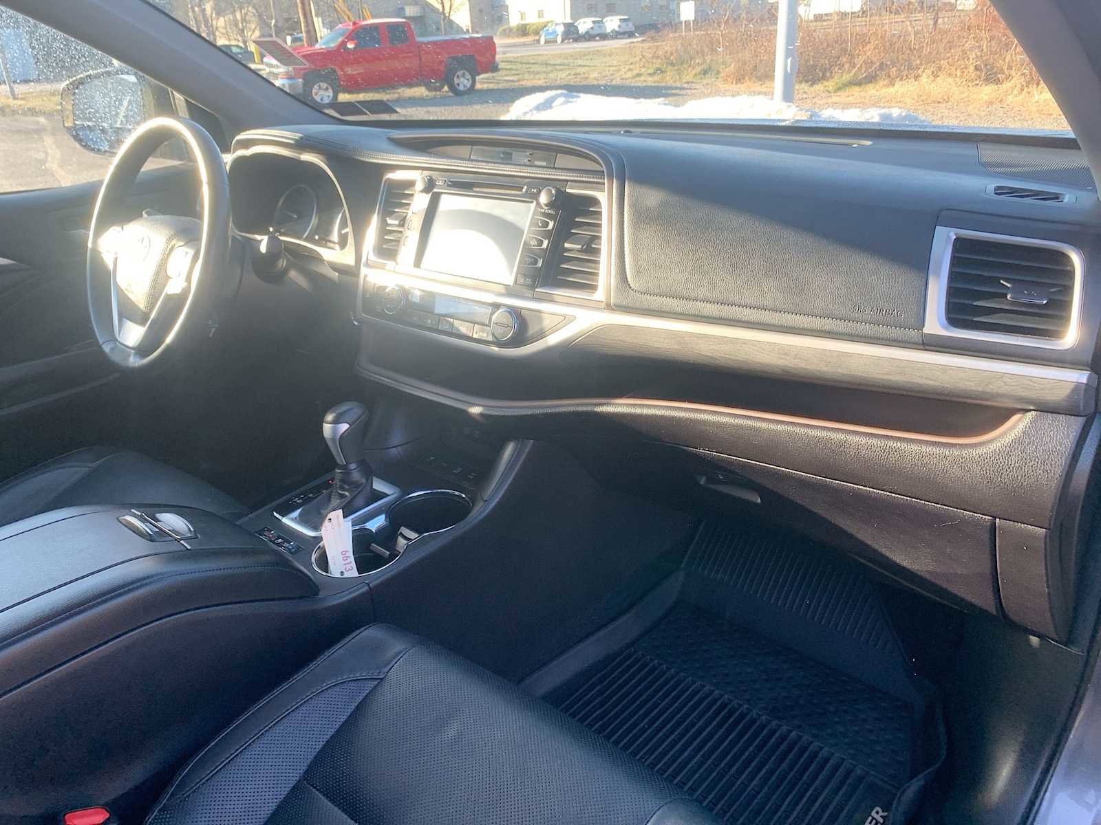 Used 2017 Toyota Highlander Limited image 28