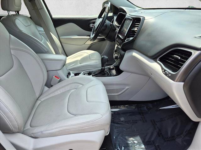 Used 2019 Jeep Cherokee Overland w/ Technology Group AWD/4WD image 22