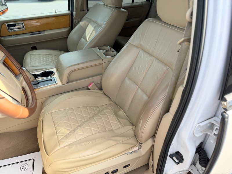 Used 2009 Lincoln Navigator 4WD image 13