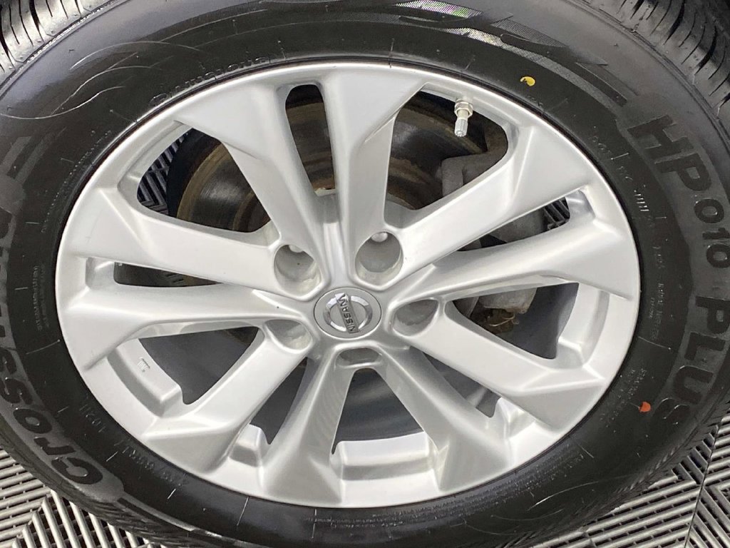 Used 2016 Nissan Rogue SV w/ SV Premium Package AWD/4WD image 28