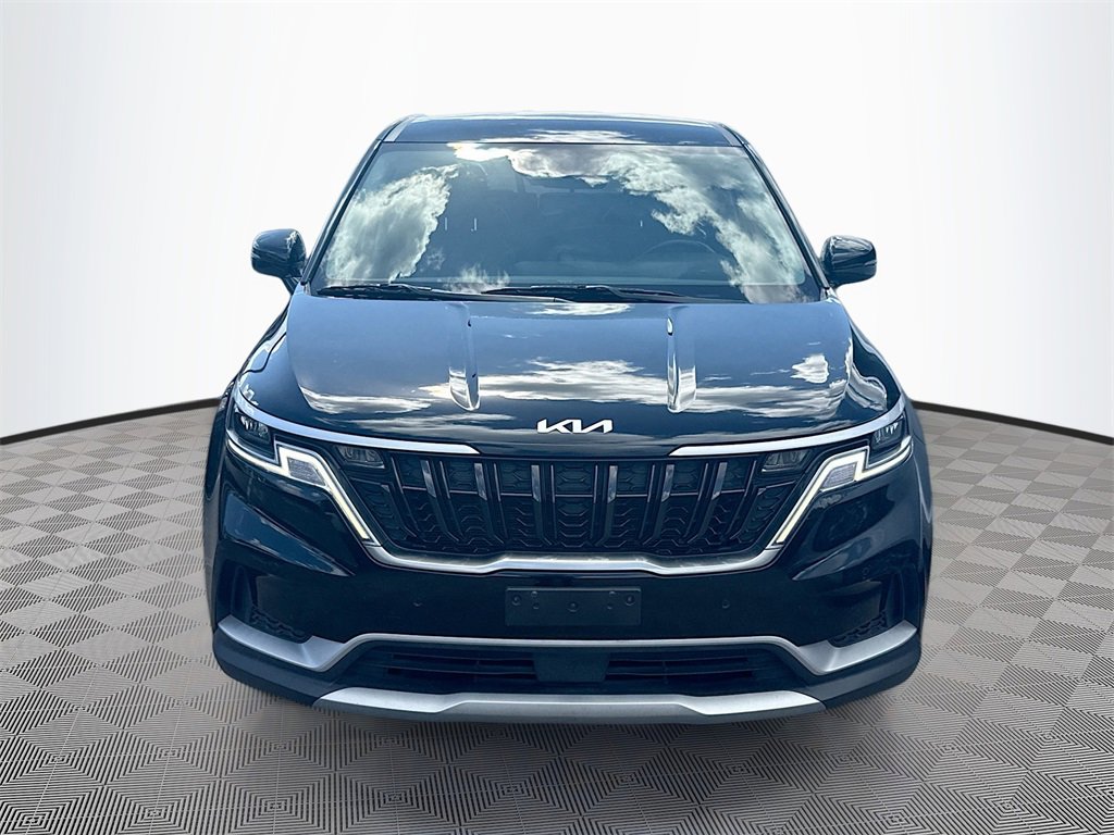 Used 2024 Kia Carnival EX image 2
