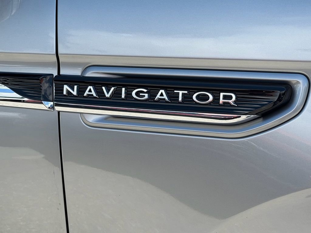 Certified 2024 Lincoln Navigator Black Label AWD/4WD image 10