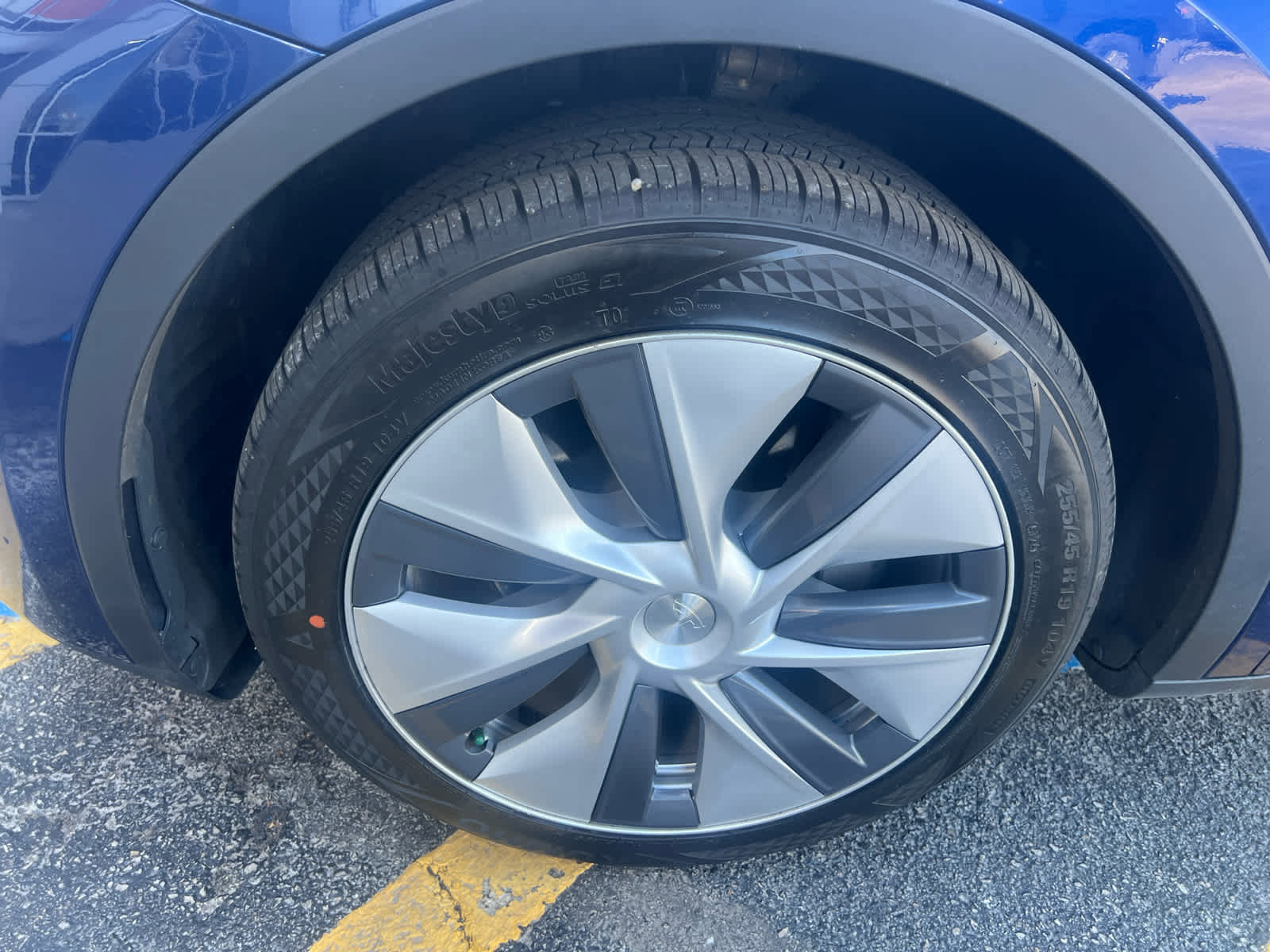 Used 2023 Tesla Model Y AWD image 19