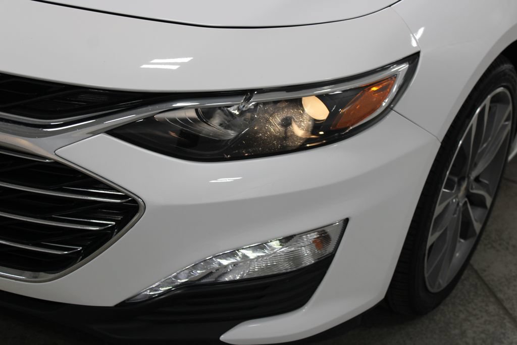 Used 2025 Chevrolet Malibu LT FWD image 13