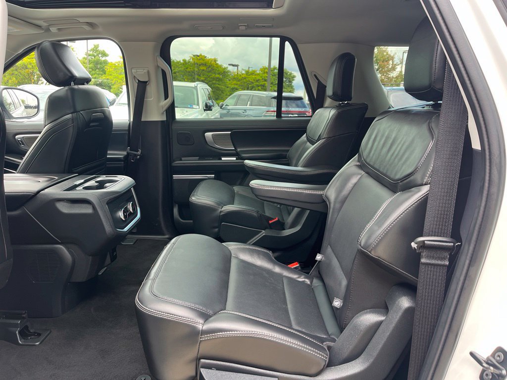 Certified 2025 Ford Expedition Max Platinum w/ Driver's Package AWD/4WD image 13