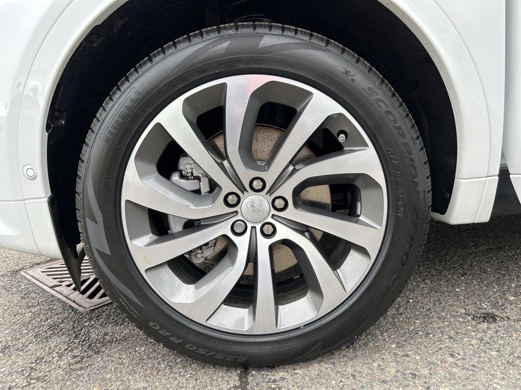 New 2025 Land Rover Discovery Sport S image 28