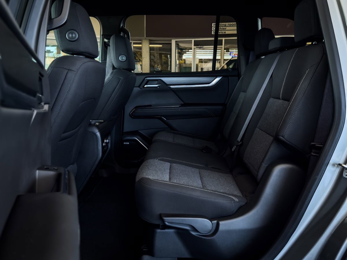 Used 2025 GMC Acadia Elevation w/ Black Edition image 31