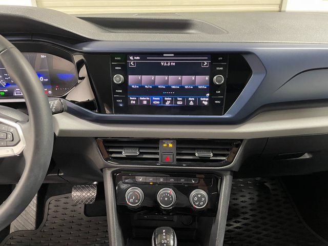 Used 2023 Volkswagen Taos SE w/ Panoramic Sunroof Package AWD/4WD image 17