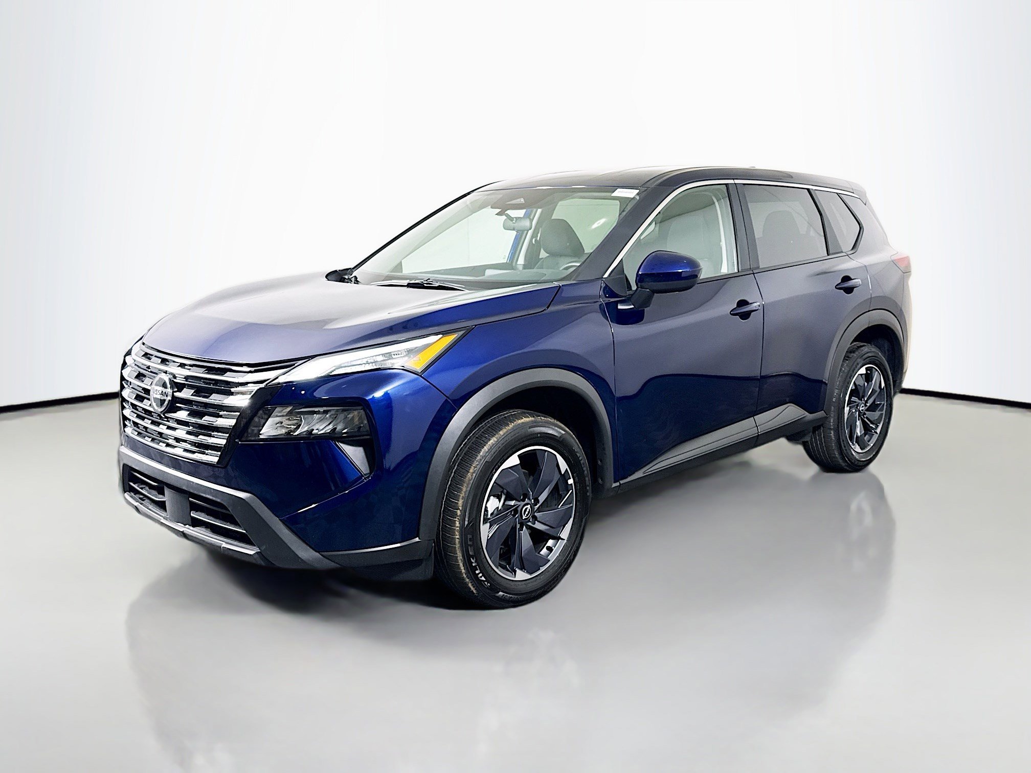 Used 2025 Nissan Rogue SV image 4