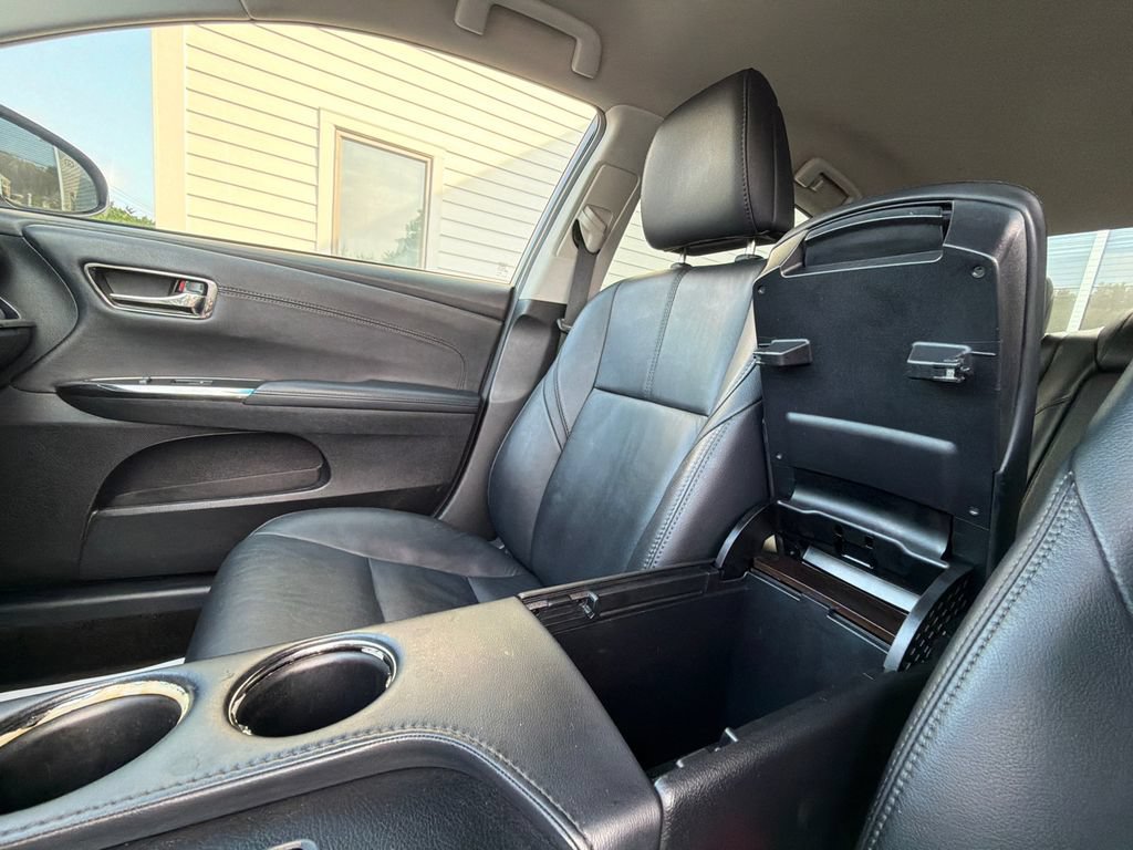 Used 2013 Toyota Avalon XLE FWD image 24
