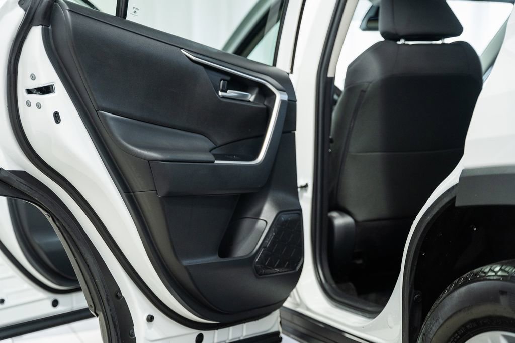 Used 2025 Toyota RAV4 XLE image 32
