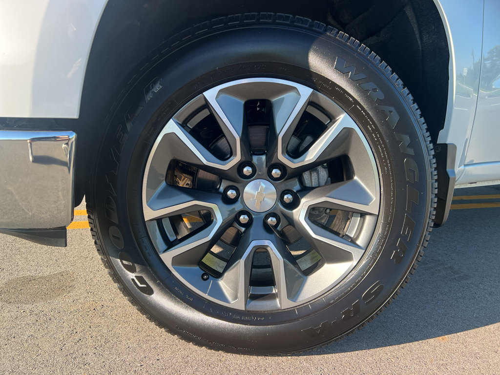 Used 2023 Chevrolet Silverado 1500 LT AWD/4WD image 9