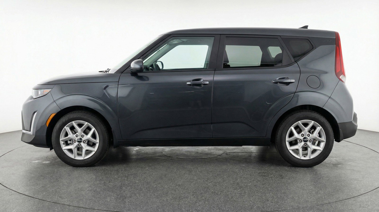 Used 2025 Kia Soul LX w/ LX Technology Package FWD image 5