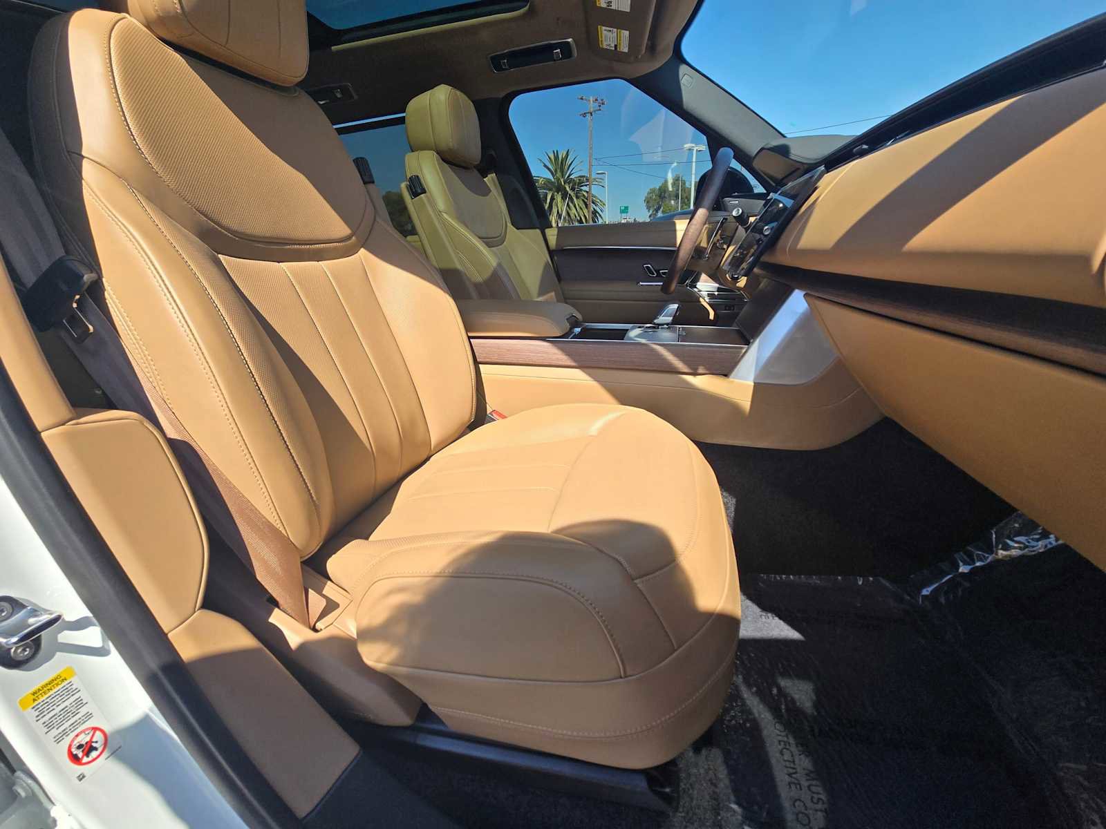 New 2025 Land Rover Range Rover Long Wheelbase SE image 11