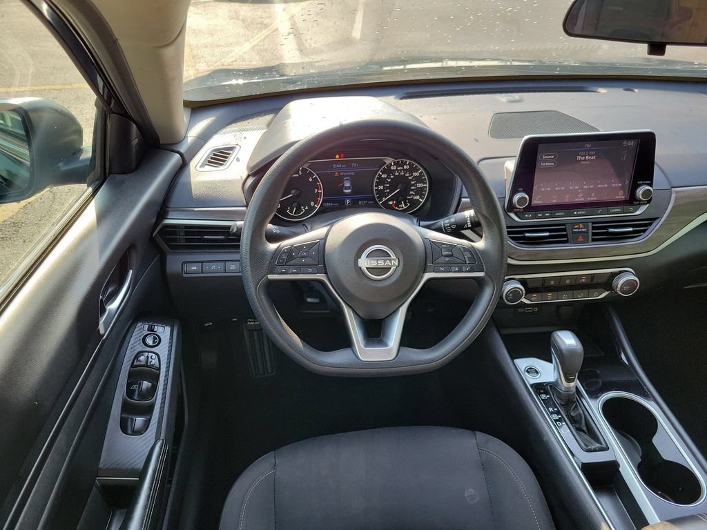 Used 2024 Nissan Altima 2.5 SV FWD image 13
