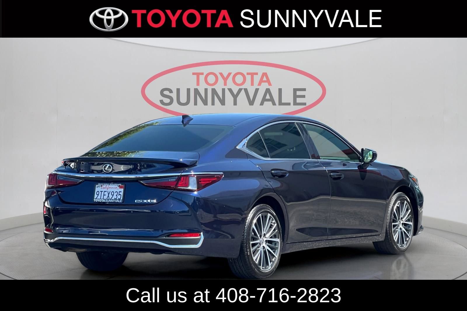 Used 2025 Lexus ES 300h w/ Premium Package image 3