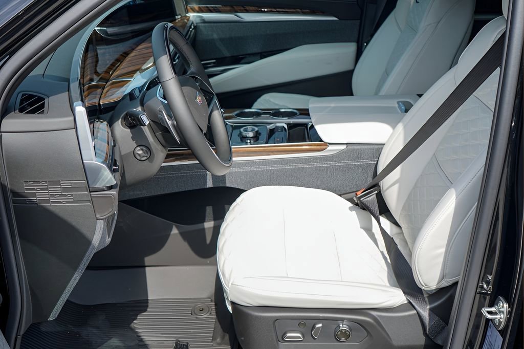 New 2026 Cadillac Escalade Platinum Sport w/ LPO, ONYX Package AWD/4WD image 10