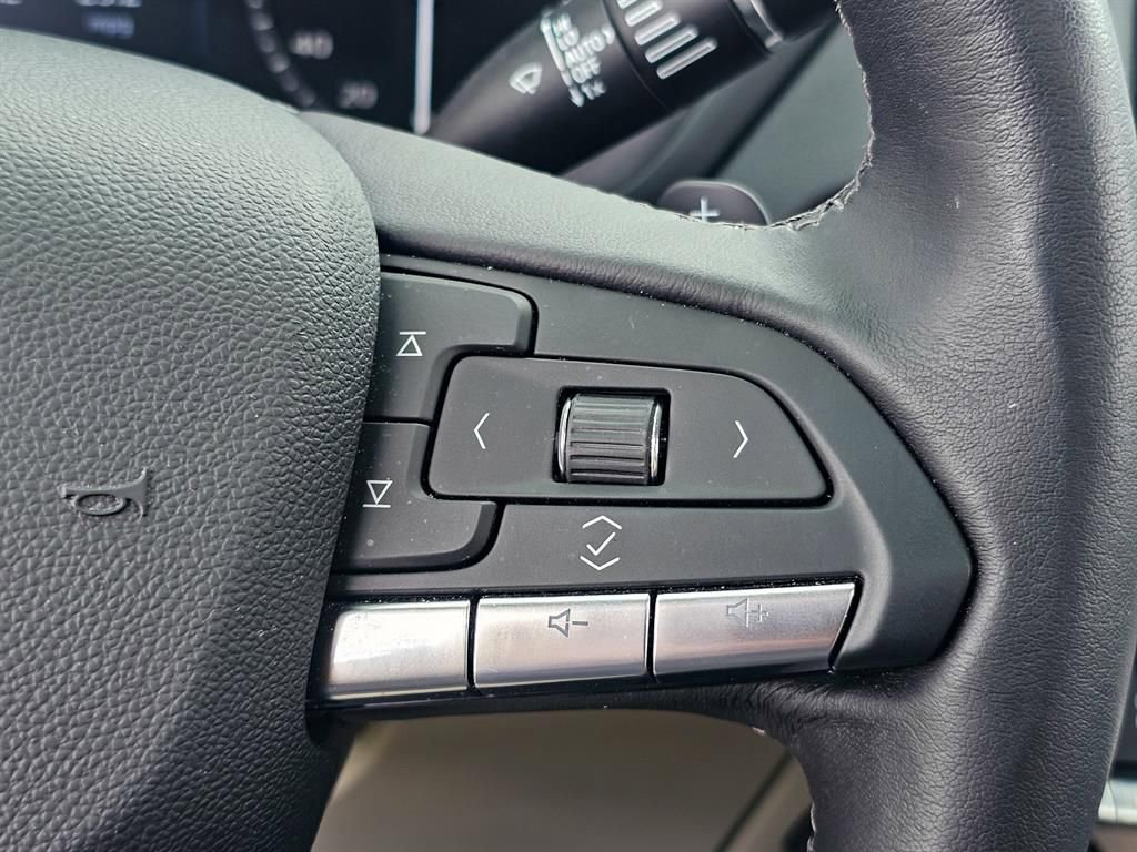 Used 2022 Cadillac XT4 Premium Luxury w/ Enhanced Visibility Package image 23