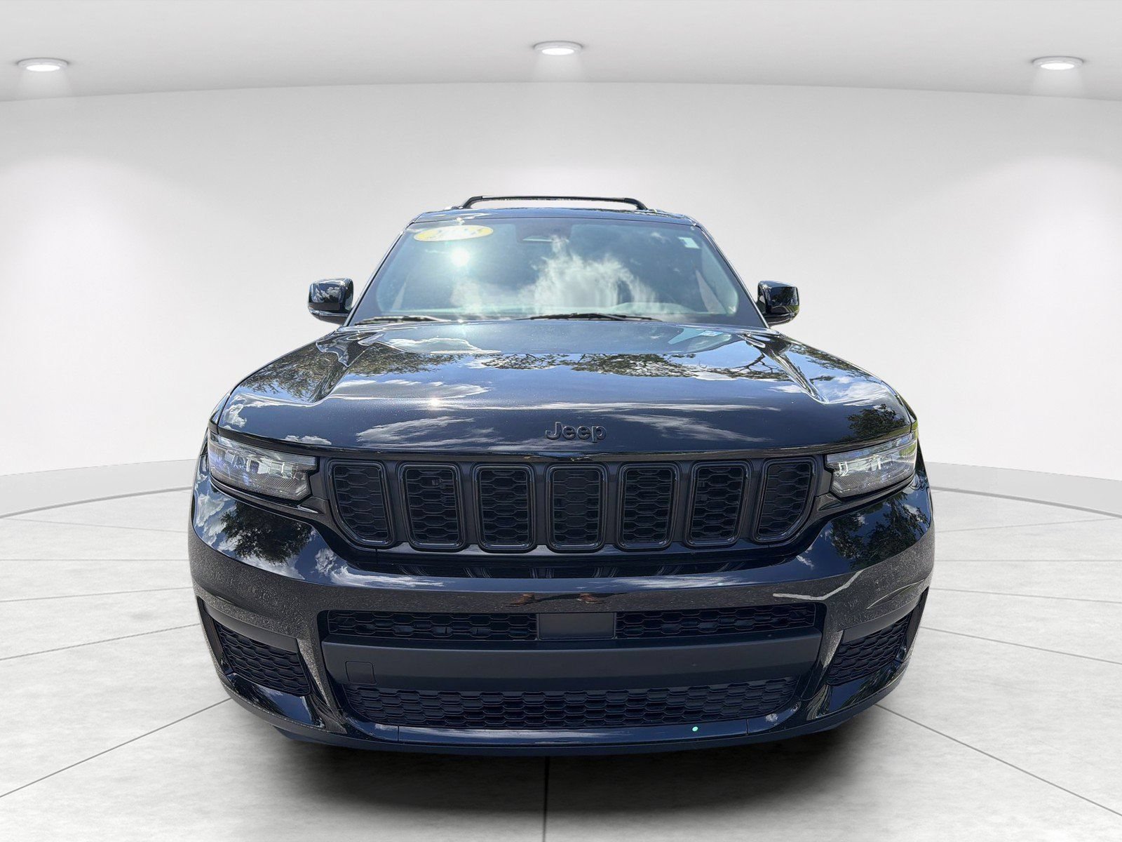Used 2024 Jeep Grand Cherokee L Altitude AWD/4WD image 2