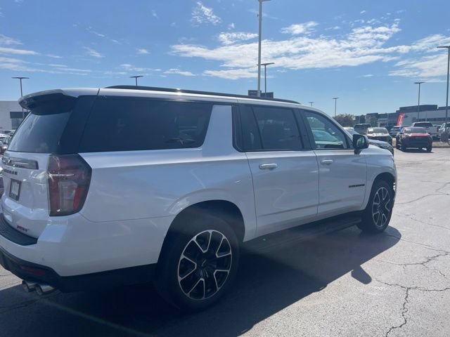 Used 2023 Chevrolet Suburban RST w/ Sport Performance Package AWD/4WD image 2