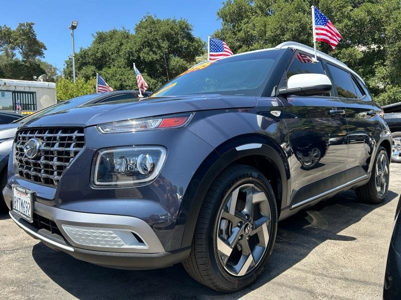 Used 2022 Hyundai Venue Limited FWD image 1
