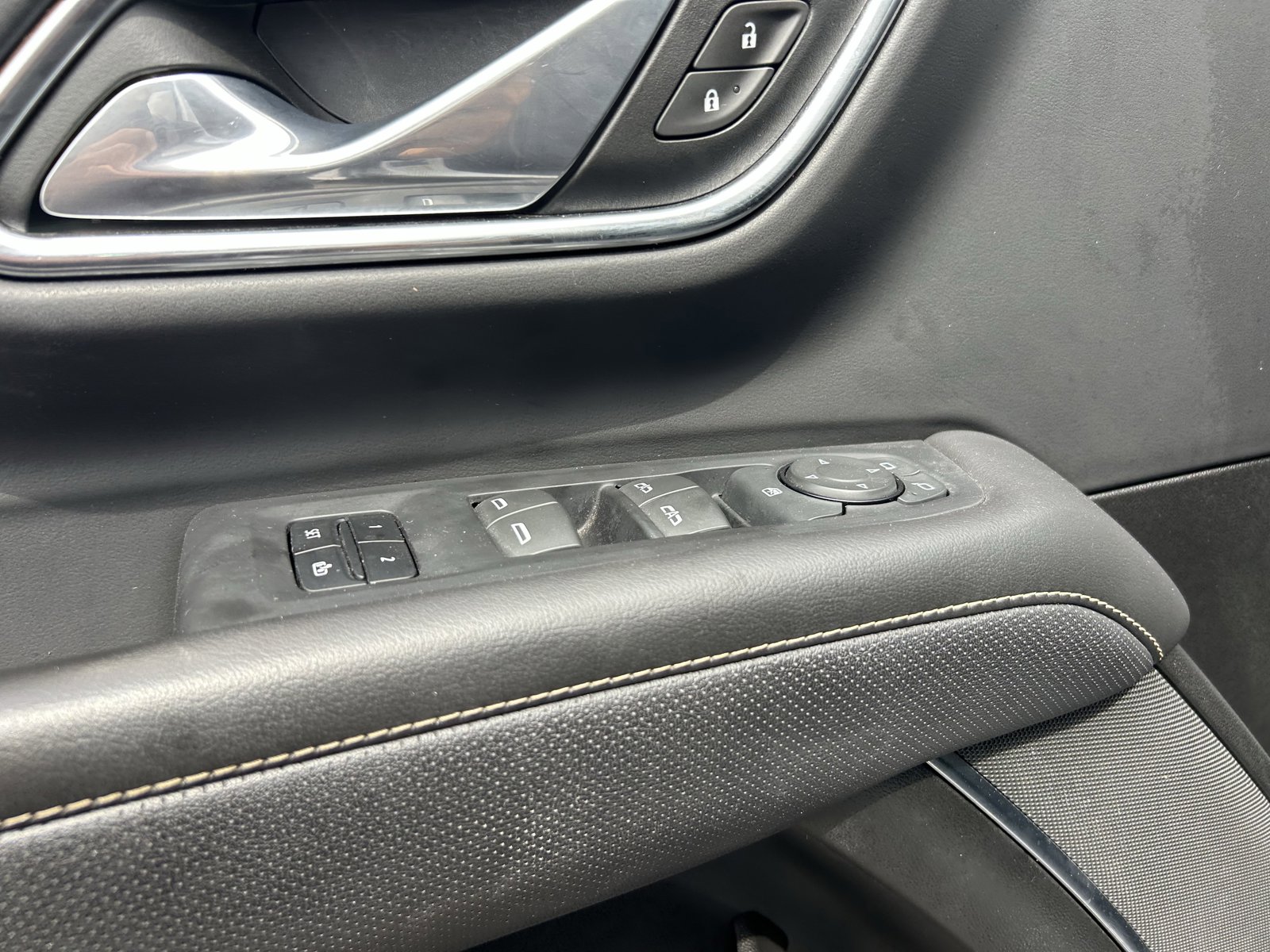 Used 2021 GMC Yukon XL SLT w/ SLT Luxury Package image 30