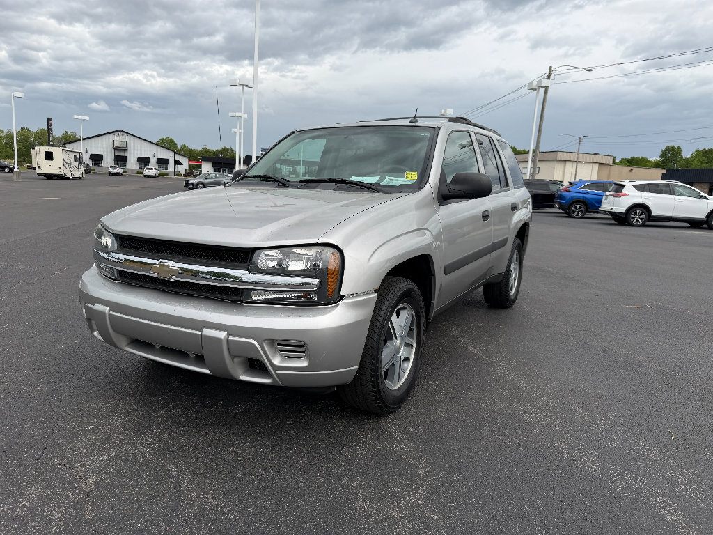 Used 2005 Chevrolet TrailBlazer LS w/ LS Preferred Equipment Group RWD image 3