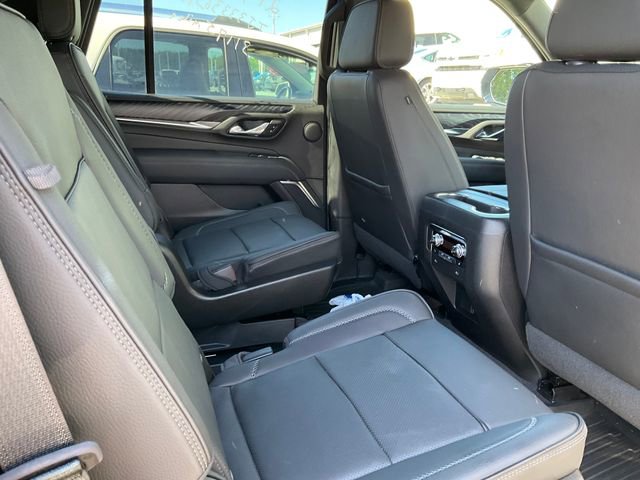 Used 2021 GMC Yukon Denali w/ Denali Premium Package AWD/4WD image 8