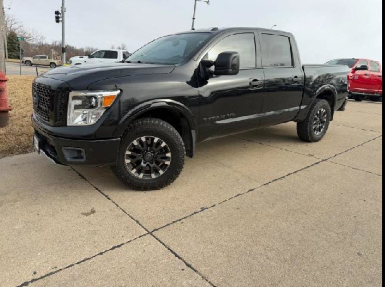 Used 2019 Nissan Titan PRO-4X w/ Pro-4x Utility Package AWD/4WD image 2