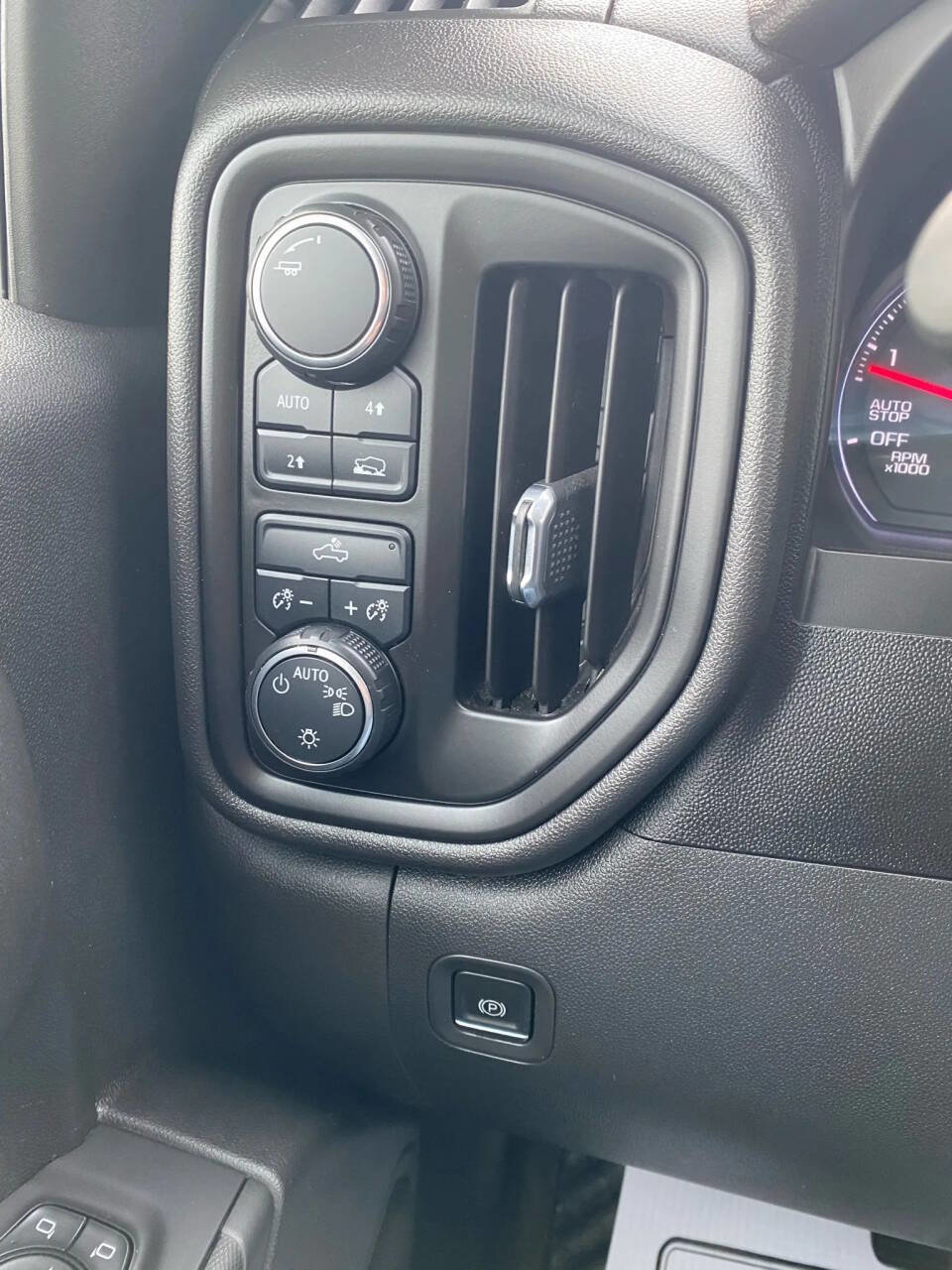 Used 2020 Chevrolet Silverado 1500 Custom w/ Custom Value Package image 17