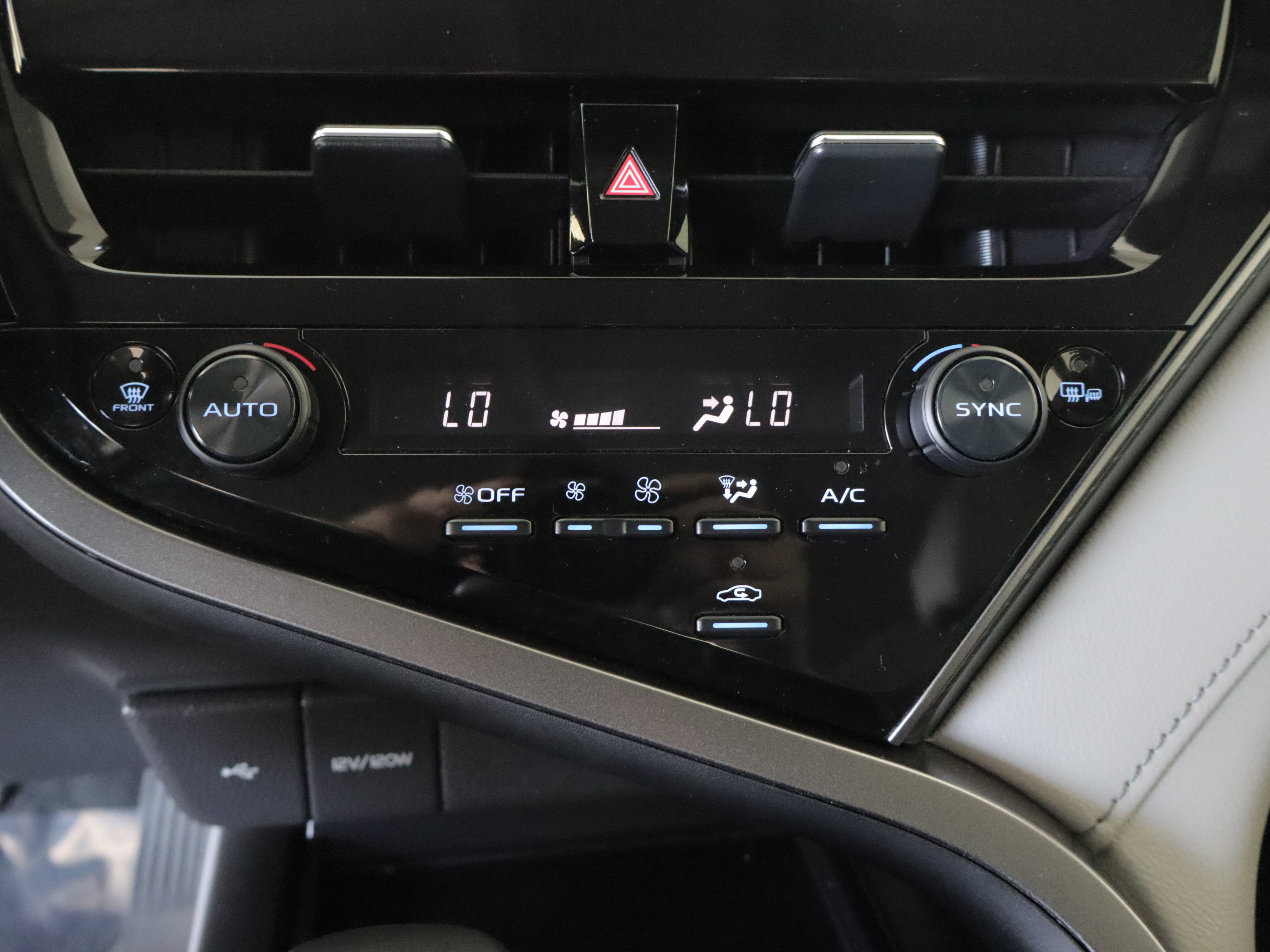 Used 2023 Toyota Camry SE AWD/4WD image 16