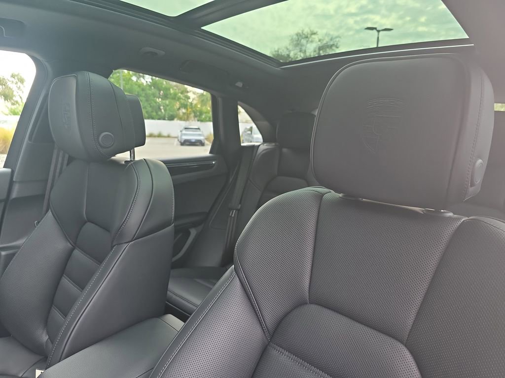 New 2026 Porsche Macan image 5