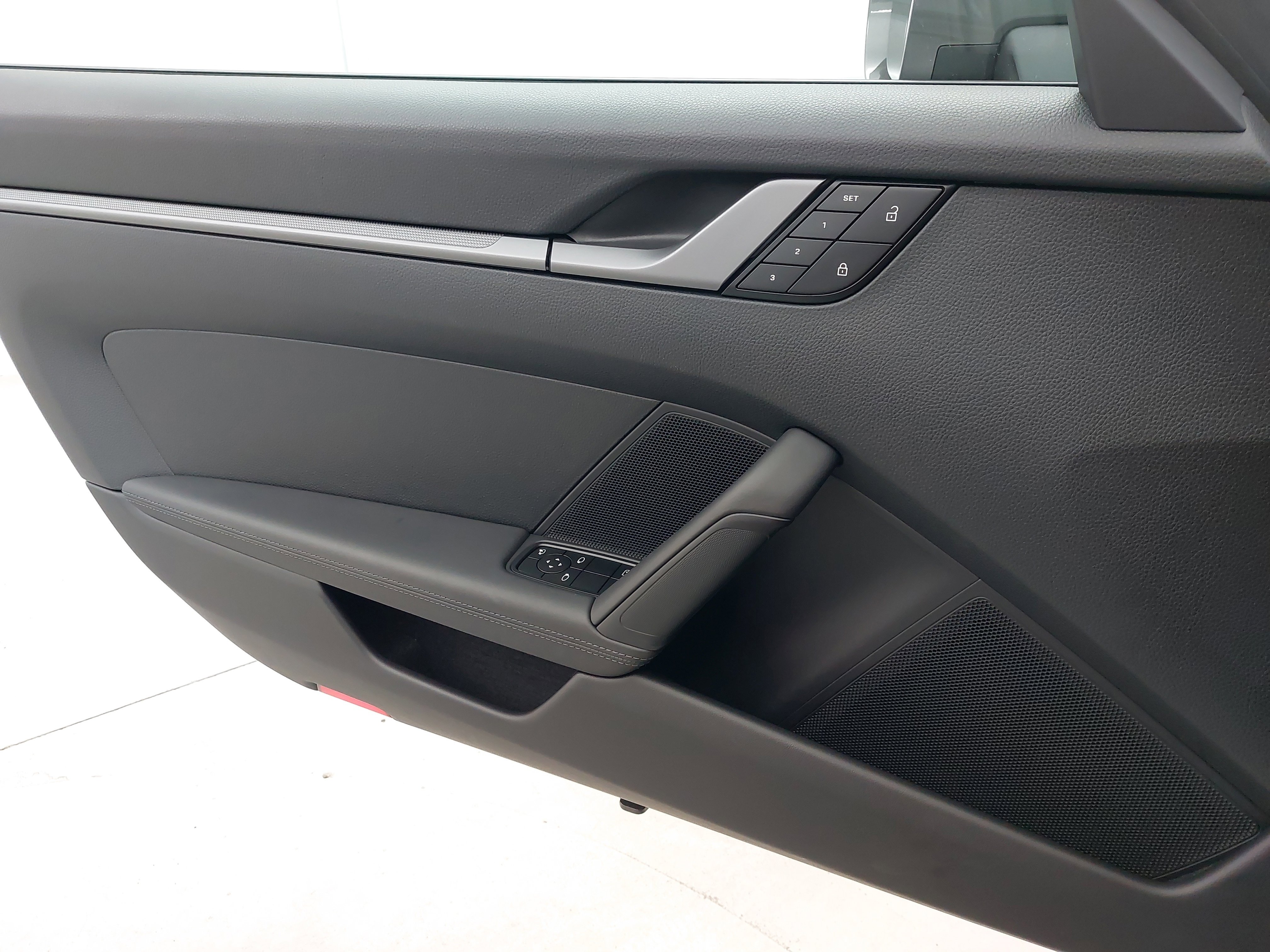 Used 2023 Porsche 911 Carrera image 25