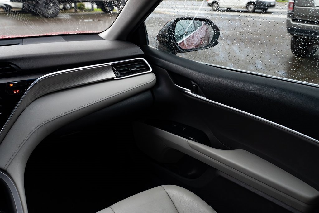 Used 2018 Toyota Camry SE image 9