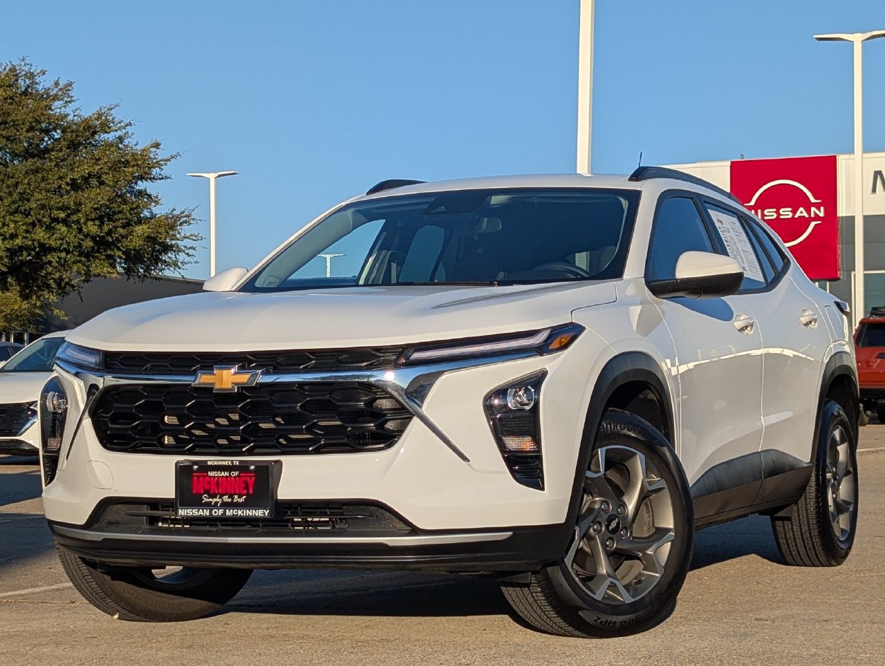 Used 2025 Chevrolet Trax LT w/ LT Convenience Package FWD image 2