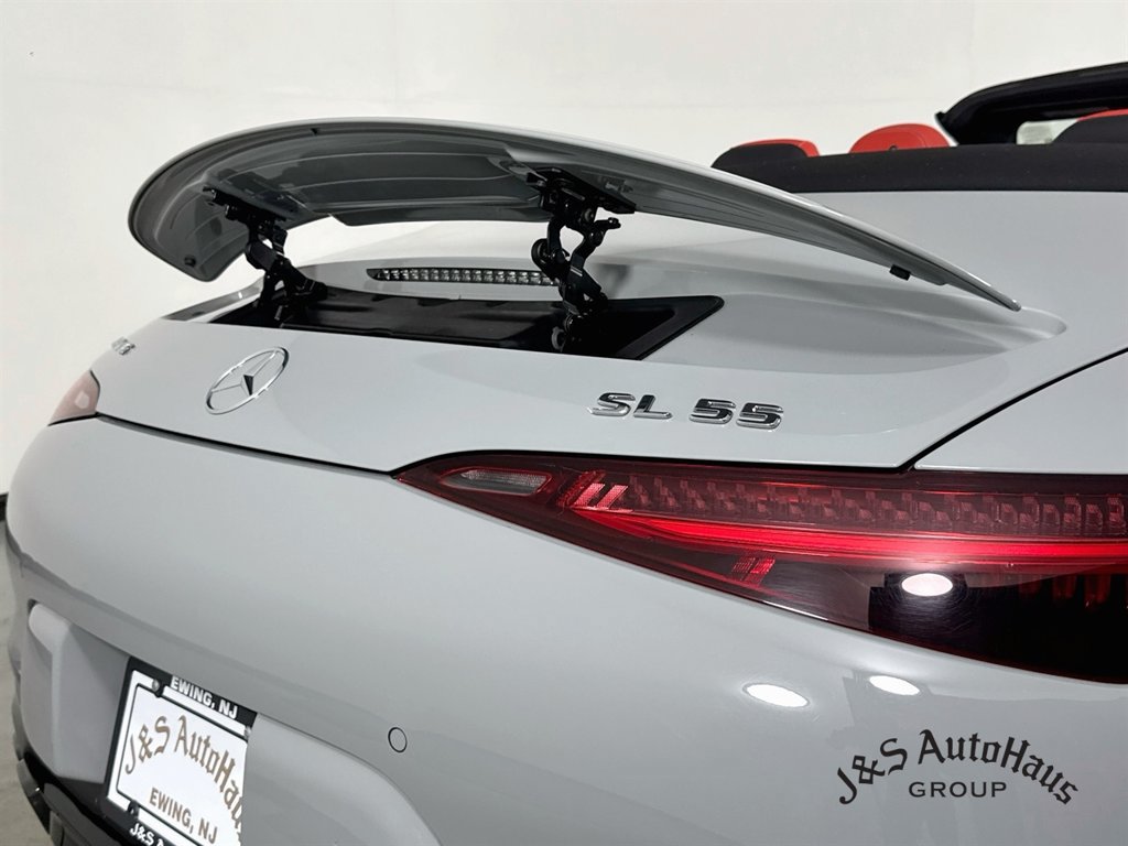 Used 2022 Mercedes-Benz SL 55 AMG 4MATIC w/ Driver Assistance Package image 43