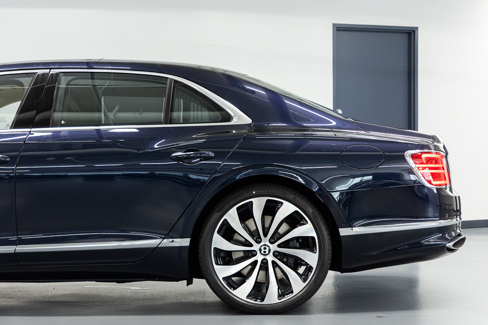 New 2026 Bentley Flying Spur Plug-In Hybrid AWD/4WD image 15