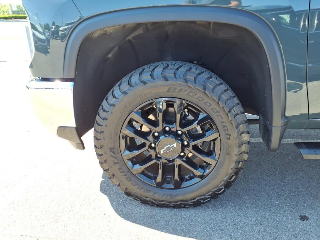 Used 2025 Chevrolet Silverado 2500 LTZ w/ LTZ Convenience Package AWD/4WD image 22