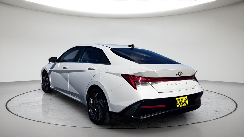 Used 2024 Hyundai Elantra Limited FWD image 9
