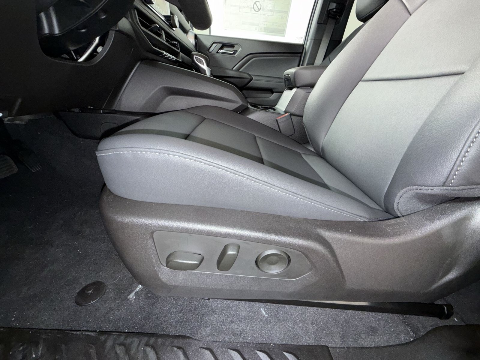 New 2026 Chevrolet Colorado LT w/ LT Convenience Package AWD/4WD image 14