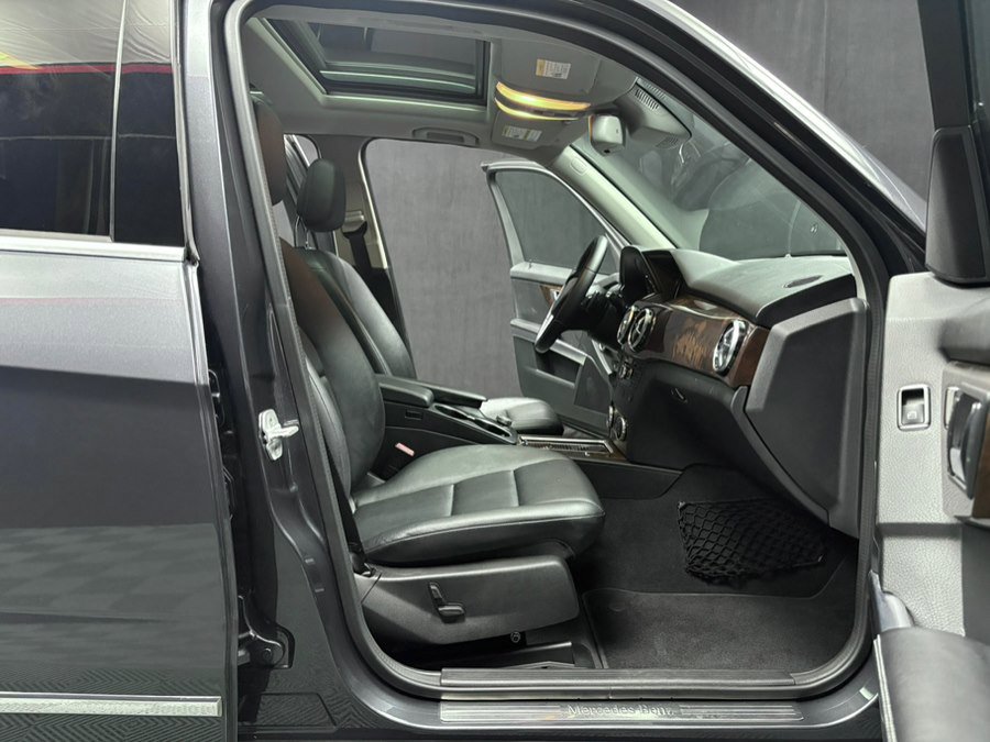Used 2014 Mercedes-Benz GLK 350 4MATIC w/ Sport Package w/ Premium 1 Package image 29
