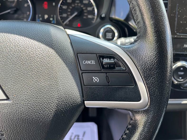 Used 2014 Mitsubishi Outlander SE AWD/4WD image 16